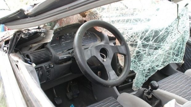 Мъж от Видинско е изпотрошил лек автомобил Мерцедес в Брусарци