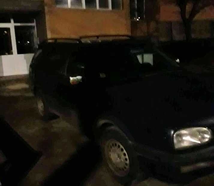 Паркиране по учебник пред блок 14 в жилищен комплекс Младост