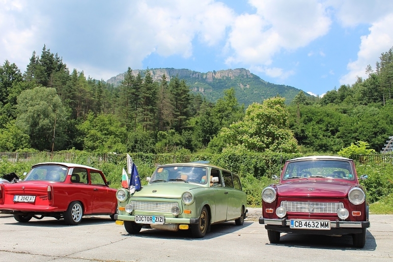 Обсъждат включването на дигитална седянка и ретро състезание с трабанти