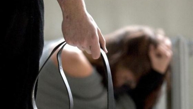 Жена на 32 години е с множество охлузни рани и