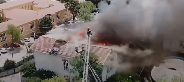 Един пациент загина при пожар в болница в Истанбул  разразил се през