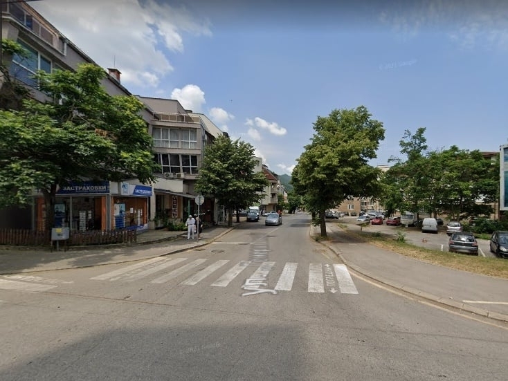 Поради извършване на строителни дейности временно се ограничава движението по