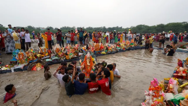 Най малко 46 души сред което 37 деца и 7 жени