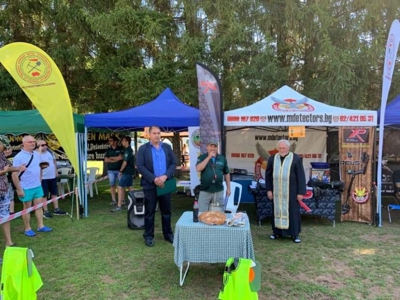 За трета поредна година местността Леденика събира златотърсачи от цялата