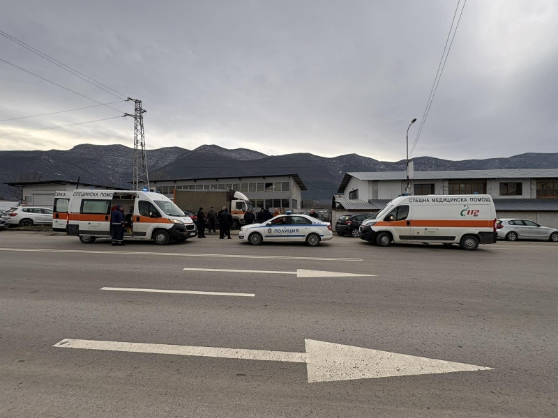 Кървав екшън стресна врачани тази сутрин Разярен мъж влетя в