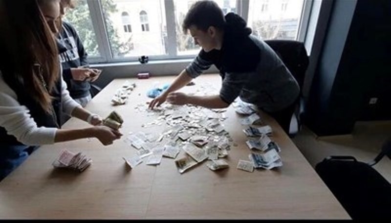 Над 5 хиляди лева събраха четирима гимназисти от Враца за
