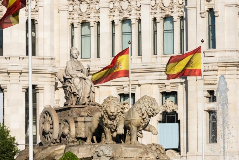 Испанският премиер Педро Санчес обяви въвеждането на почти пълна карантина