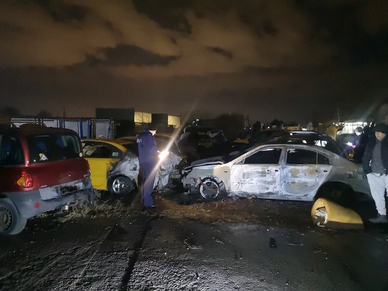 Мъж на 27 години е заподозрян за палежа на осем таксиметрови