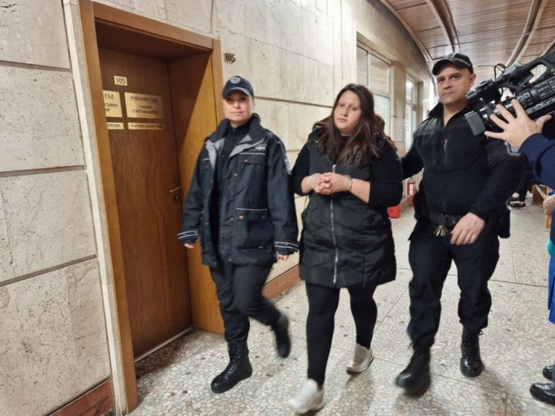 Районният съд в Сливен постанови постоянен арест спрямо 34-годишната жена, удряла