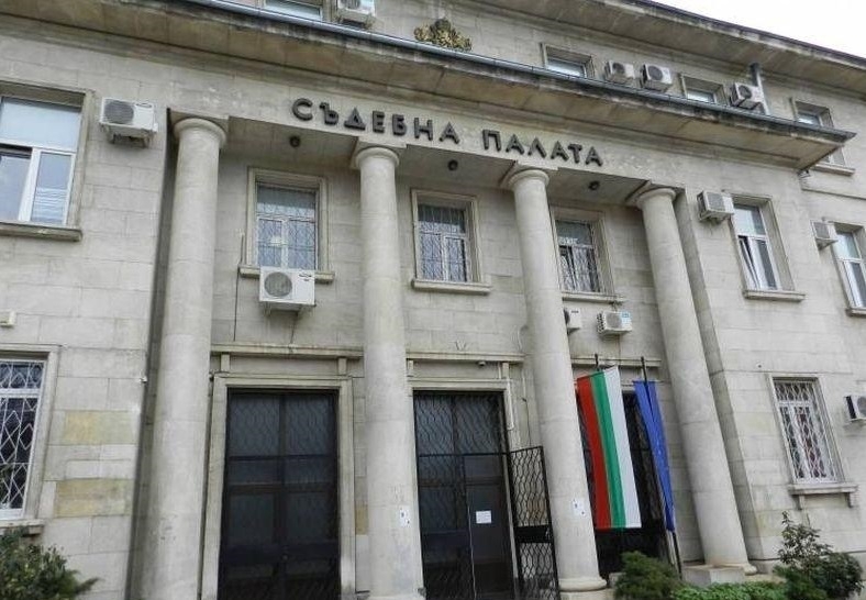 Осъдителна присъда от пет месеца лишаване от свобода чието изпълнение