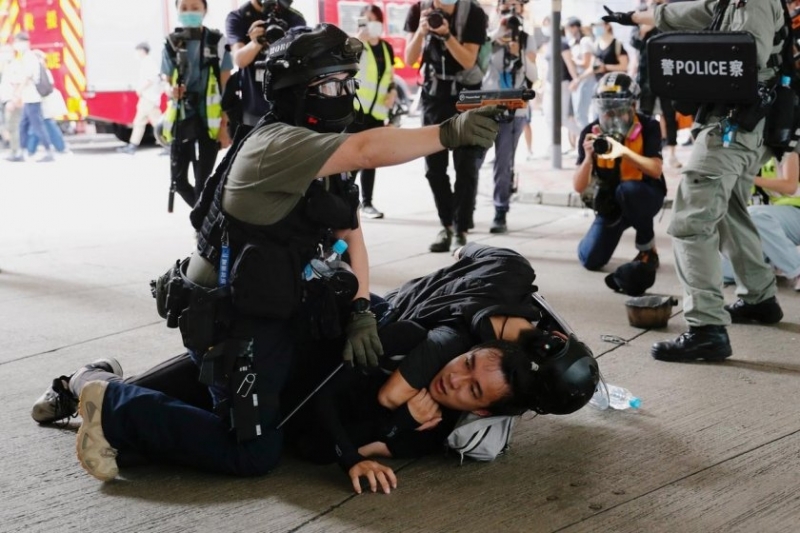 Полицията на Хонконг съобщи че е арестувала най малко 180 души
