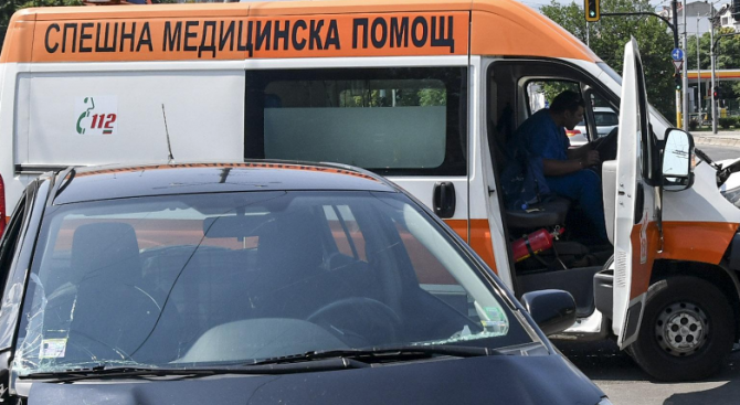 Румънка блъсна баба във Видин, прати я в болница