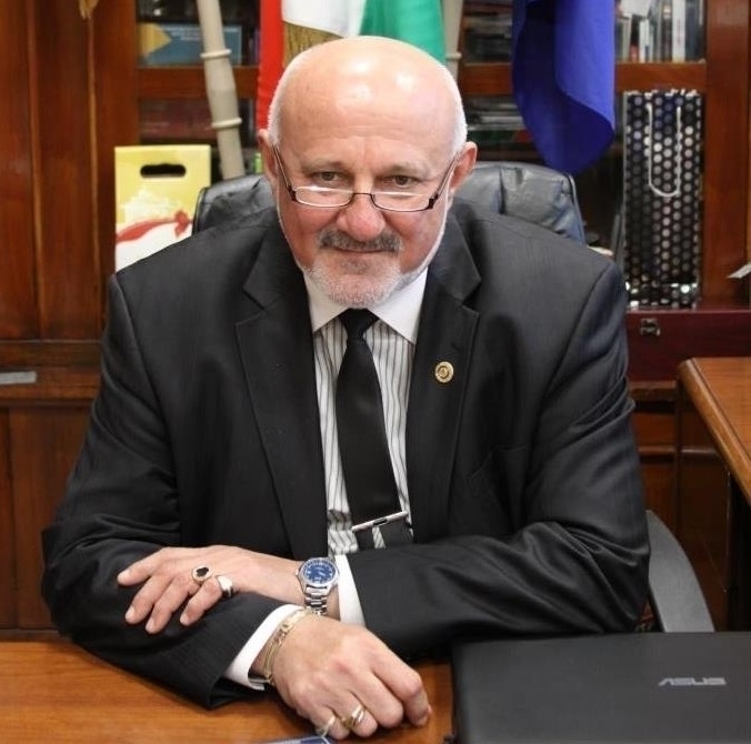 В навечерието на най светлите християнски празници ръководството на Средно училище