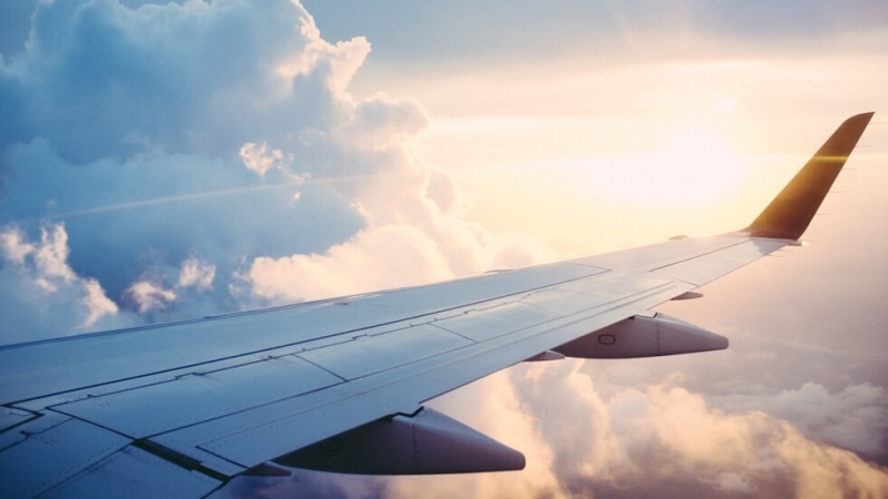 Самолет на нискотарифната компания Блу Еър кацна по спешност във