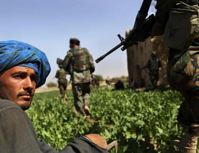 Най малко трима членове на афганистанските сили за сигурност са убити