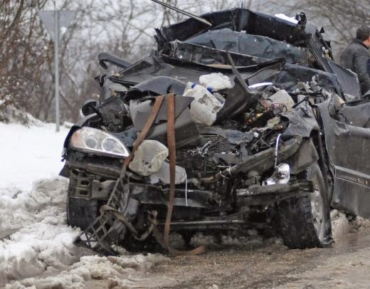 Катастрофа между микробус и джип е станала на пътя между