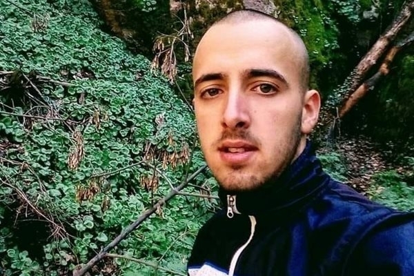 Докато сваляли тялото на 24 годишния Димитър Малинов от багажника на