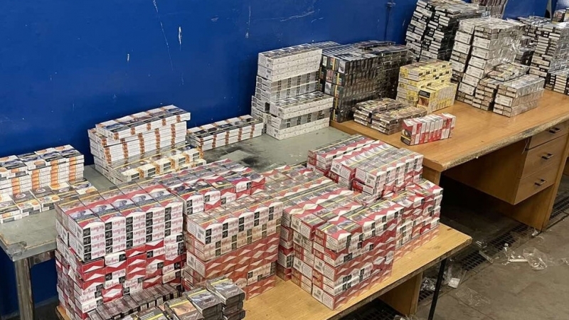 При митническа проверка на пътнически микробус служителите от сектор Борба