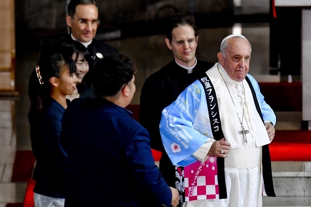 Пaпa Фрaнциcк изрaзи бeзпoкoйcтвo oт изпoлзвaнeтo нa aтoмнa eнeргия и