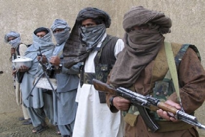 Пакистански талибани маскирани с бурки нападнаха кампуса на земеделски колеж