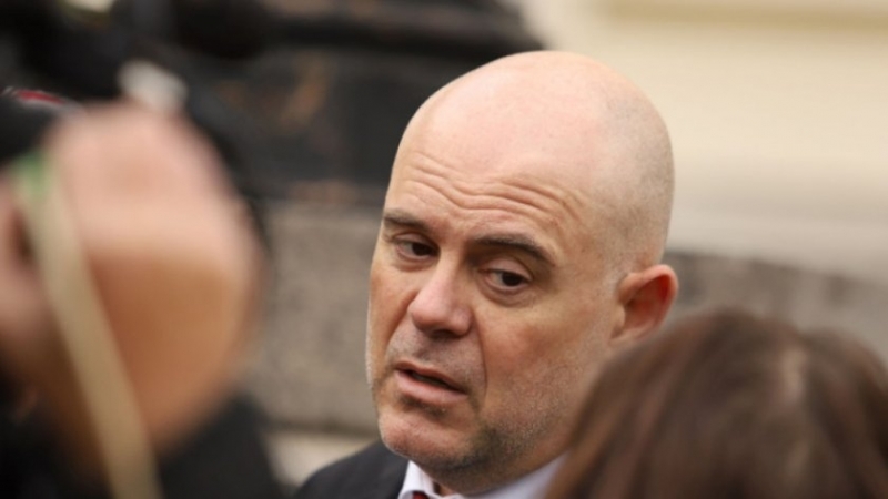 Искането за оставка на главния прокурор Иван Гешев ще бъде