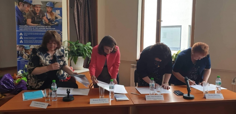 Директорът на СУ Христо Ботев Враца Виктор Кръстев бе сред наградените