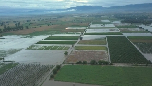 Водата от скъсаната дига на река Чая достигна до землището