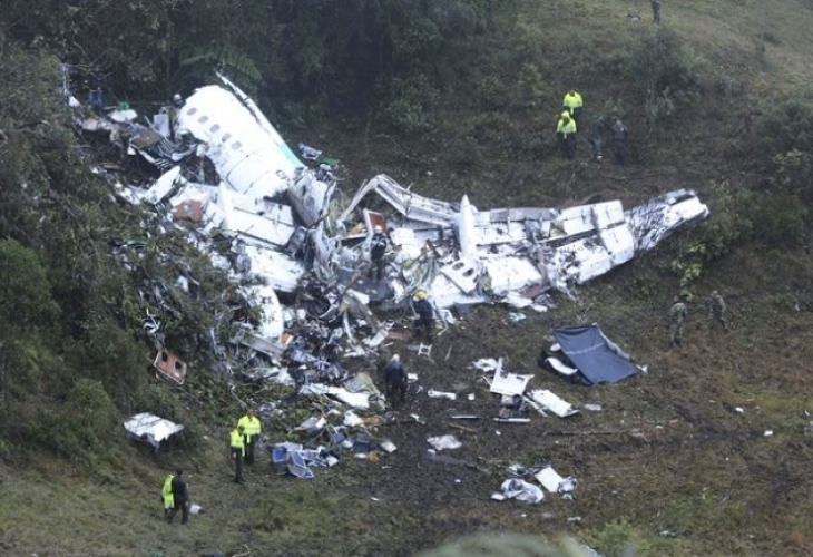 Мъж и жена са загинали при инцидент с малък самолет