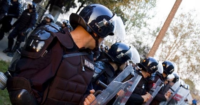 Осем затворници са хоспитализирани след бунт в затвор в Северна