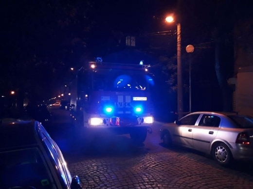 Неизвестни извършители подпалиха джипа на директора на пловдивския затвор Божил