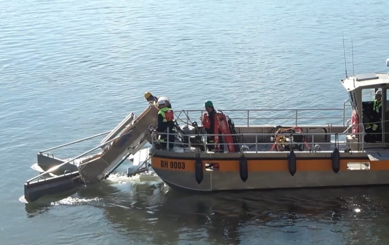 Тренировъчна операция по отстраняване на замърсяване причинено от плаващи твърди