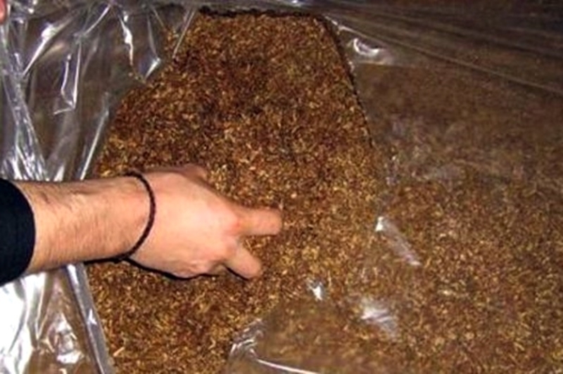 Полицаи тарашиха къщи във Видинско намериха контрабандни цигари и тютюн