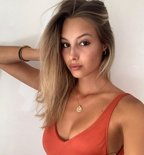 Виктория Варга намери перфектния начин да избяга от корона вируса