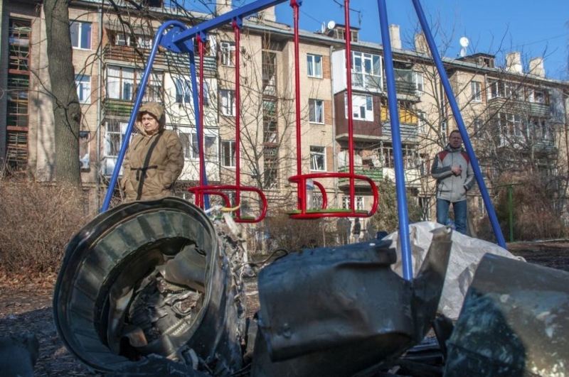 Снаряд е паднал върху жилищна сграда в украинския град Чугуев