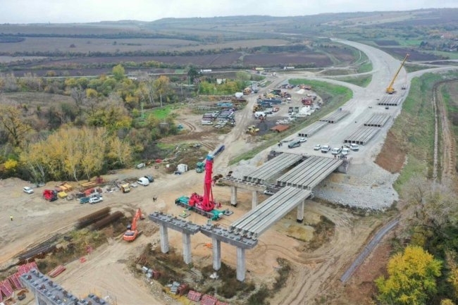 Новата звезда в пътищата - "Нивел строй" на Таки, с поръчки за 180 млн. евро