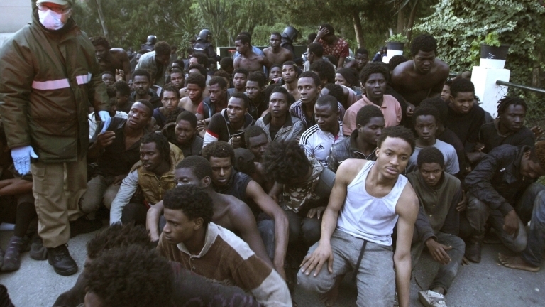 Израелските власти обявиха че са отменили плана си да депортират