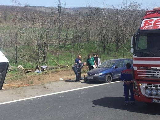 Почти минимални са щетите по Реното заради което автобус се