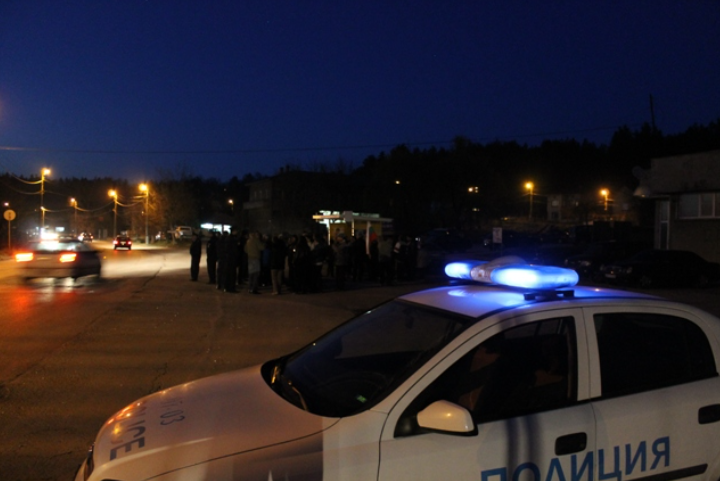 Млад мъж е бил нападнат и обран във Враца съобщиха