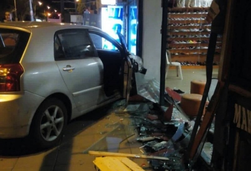 42 годишен е пренощувал в ареста след като седнал пиян зад