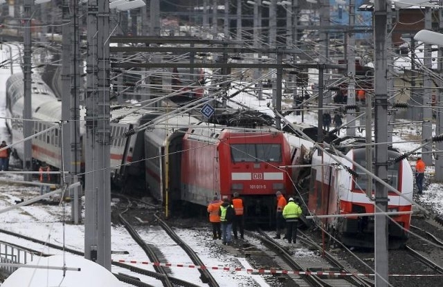 Една жена загина а 22 ма души бяха ранени при тежка