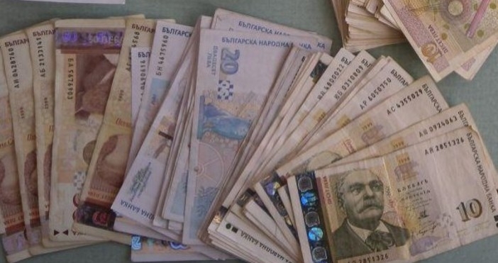Средната заплата в България се очаква да достигне 1500 лева през
