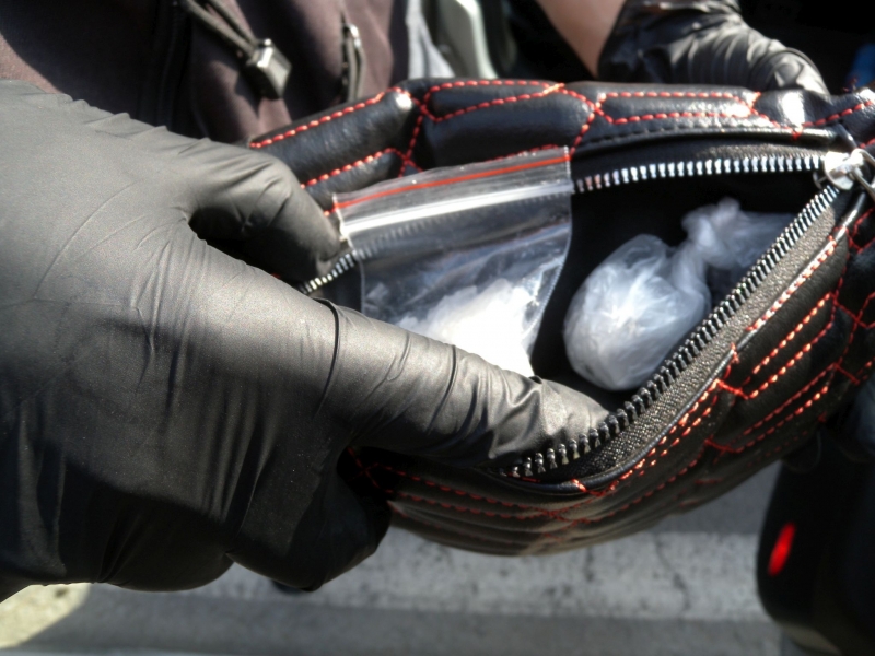 Униформени намериха амфети в чантата на пътничка в кола в