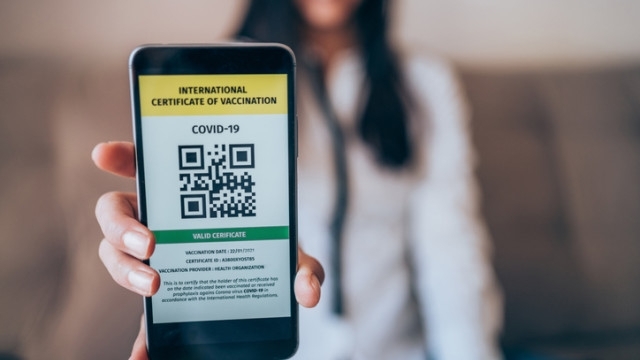 Заради вълната от Омикрон Италия разширява обхвата на зеления сертификат