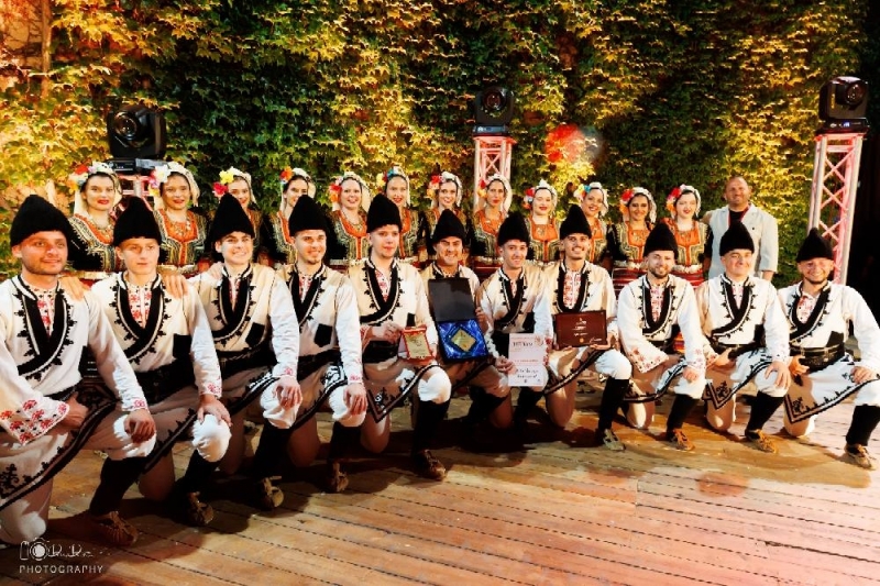 Ансамбъл „Мездра“ ще представи България на престижен международен фолклорен фестивал в Оман