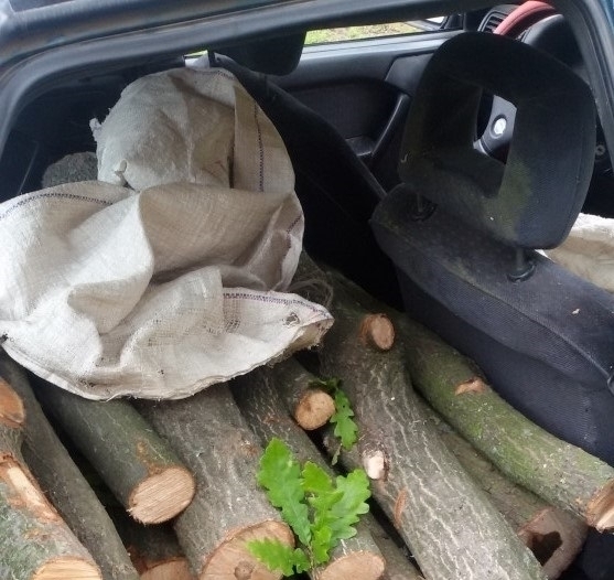 Полицаи са хванали неправоспособен младеж зад волана на нередовна кола