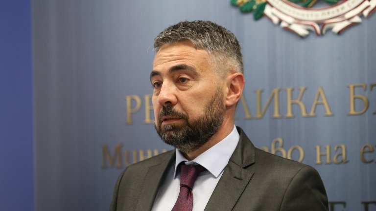 Министърът на енергетиката Андрей Живков в качеството си на упражняващ