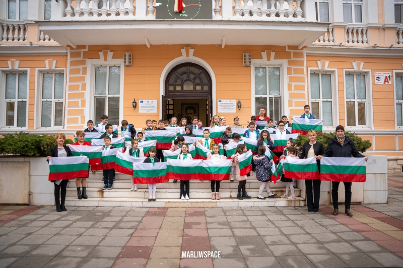 В навечерието на Националния празник над 600 първокласници от Враца