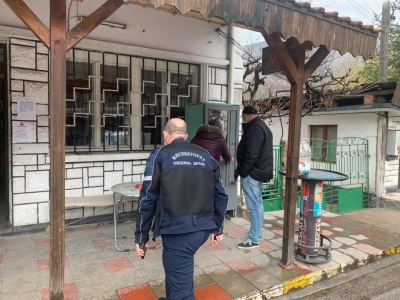 Написаха още 2 акта на неспазващи разпоредбите по време на