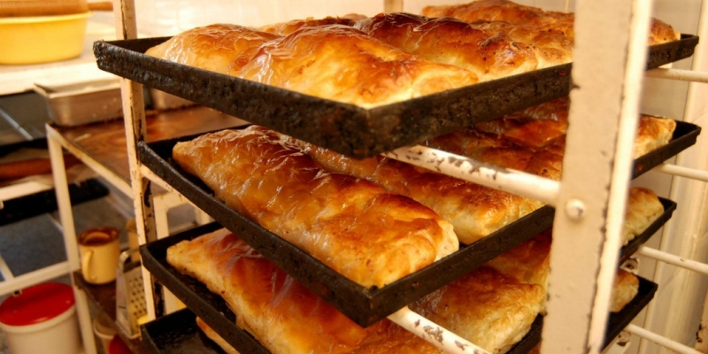 Два павилиона за закуски са били запалени тази нощ в