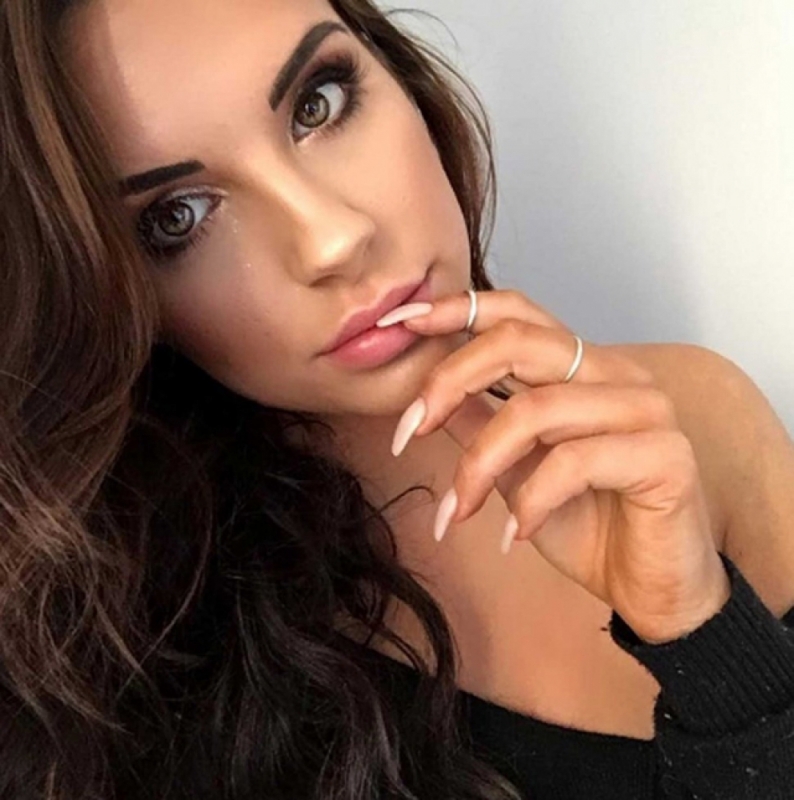 Една от най красивите фенки на Арсенал и същевременно един от